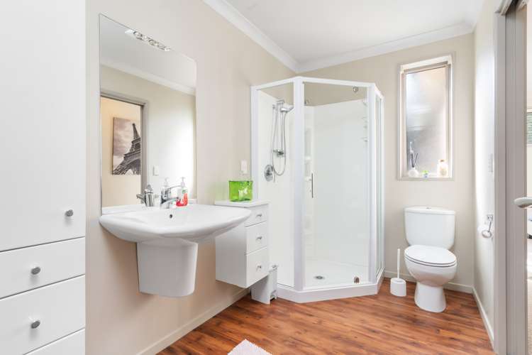 42 Pohutukawa Crescent Parklands_11