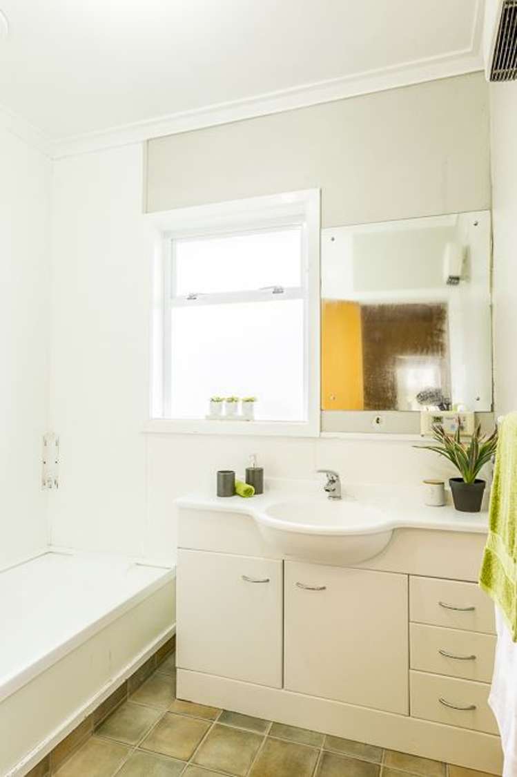 215 Fox Street Hamilton East_10