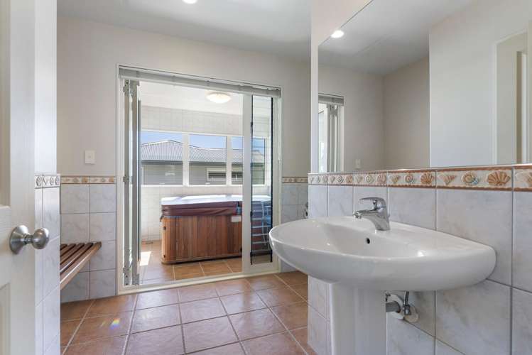301 Beach Road Whangamata_29