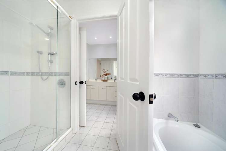 8 Coupland Court Glendene_14