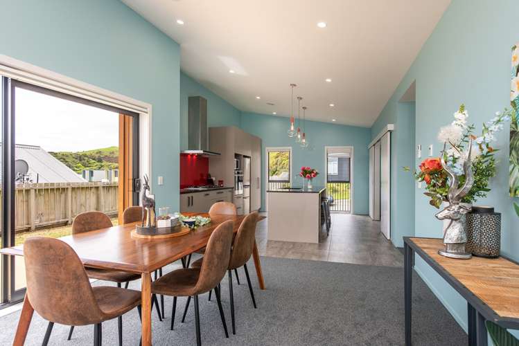 16 Red Beech Avenue Woodridge_6