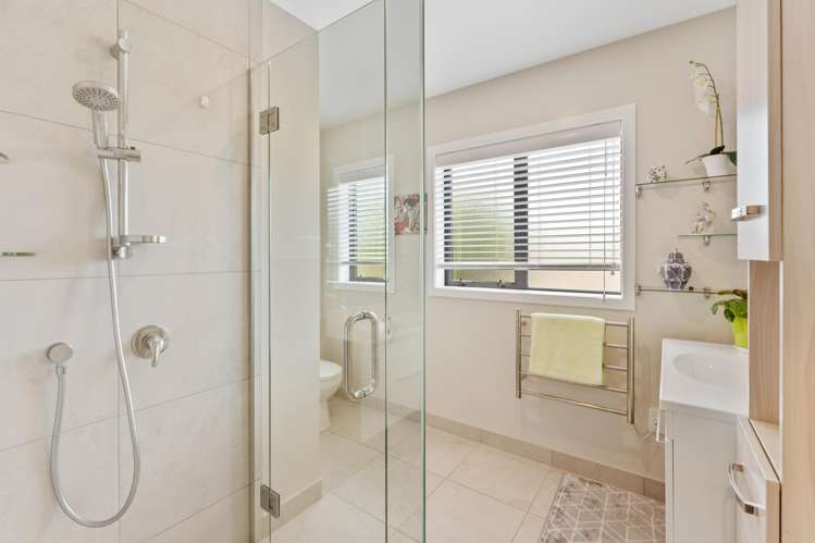 41/3 Georgia Grove Paraparaumu_11