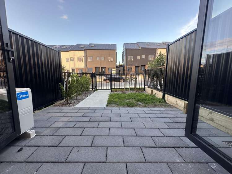 8/3 Firebrick Way Hobsonville_2