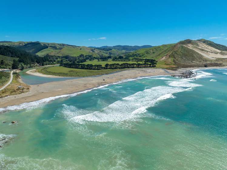 1129 Mataikona Road Mataikona_25