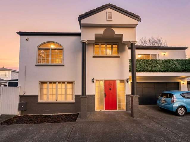 Beautifully Four-Bedroom Home in Royal Oak
