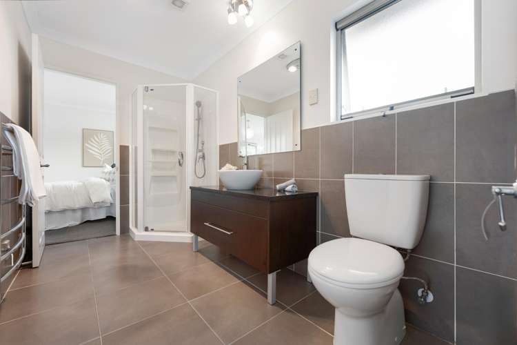 42 Shelter Drive Greenhithe_17