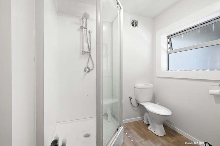 122 The Parade Island Bay_13