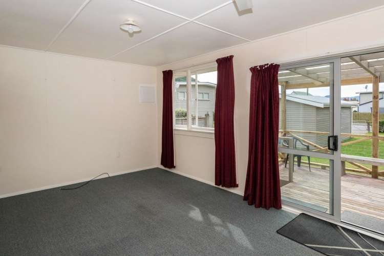 54 Beach Road Waikawa_5