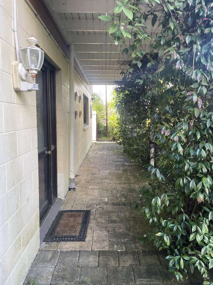8A Kirkdale Place 1736_11