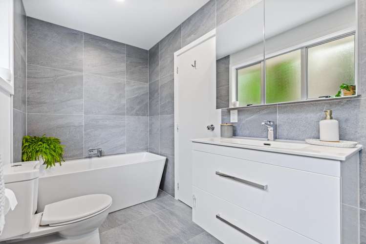 43 Onedin Place Titirangi_17