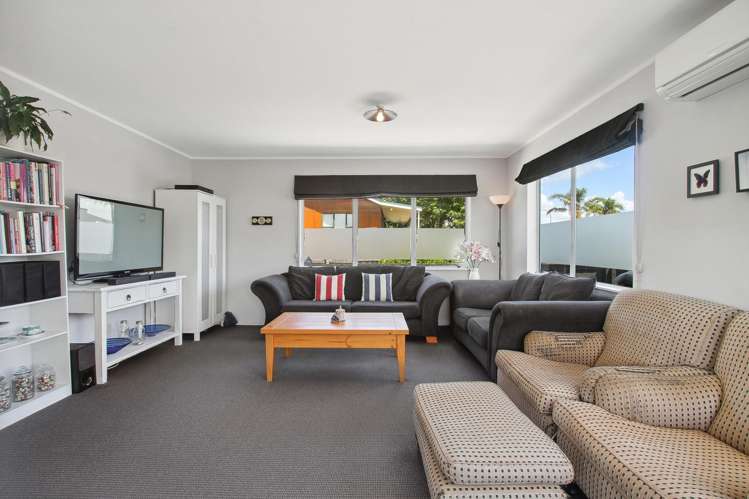 25 Crispe Road Clarks Beach_35