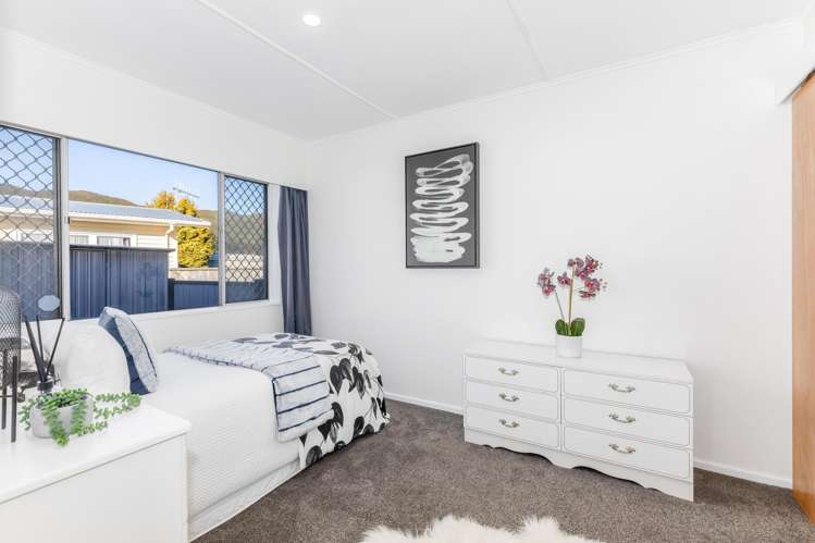 1/2 Matthews Road Wainuiomata_16