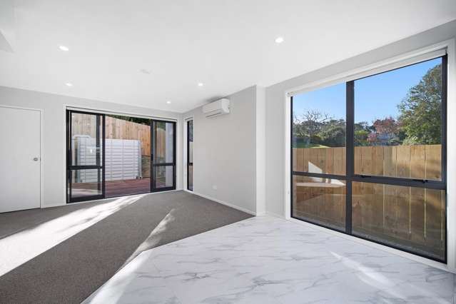 8/31 Ayton Drive 3320_2