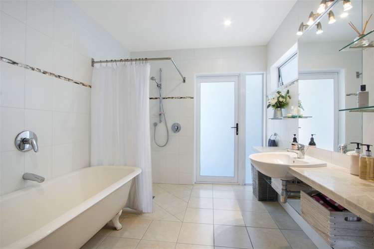 1 Queen Street Waihi Beach_17