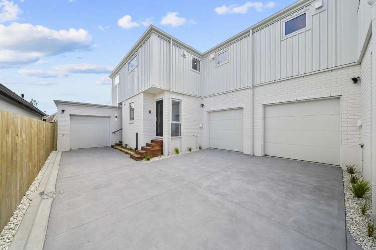 1-2/16 Bass Street Woolston_2