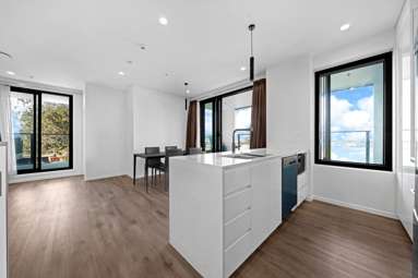 102/12 Barrack Road_4