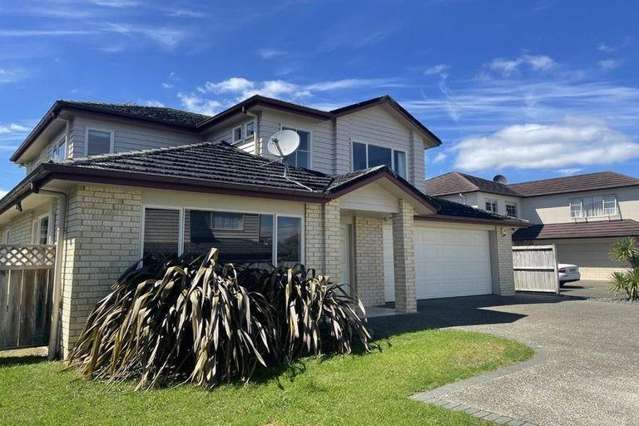 5 Bedroom House in Flat Bush