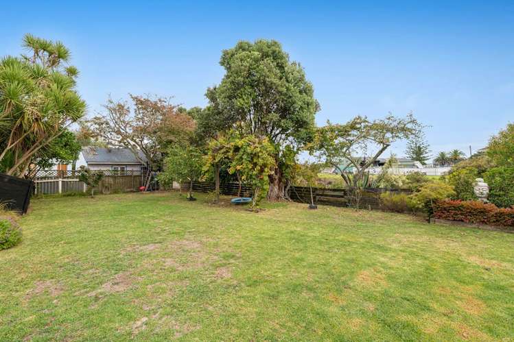 1 Green Lane Helensville_27