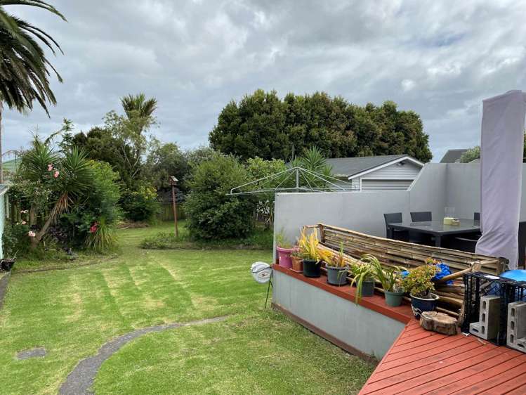 13 Sylvan Crescent Te Atatu South_16