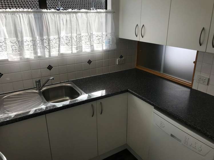 2/202 Waitemata Drive Ranui_4