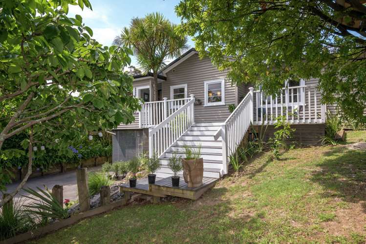 92 Beach Road Mellons Bay_1