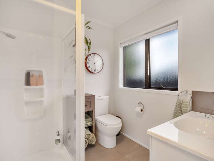 8 Farleigh Close Huntington_18