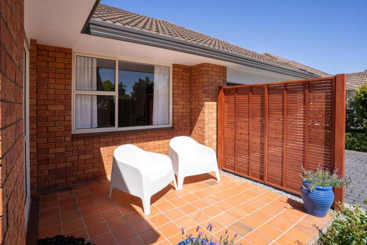 2/3 Cottesmore Close Burnside_26