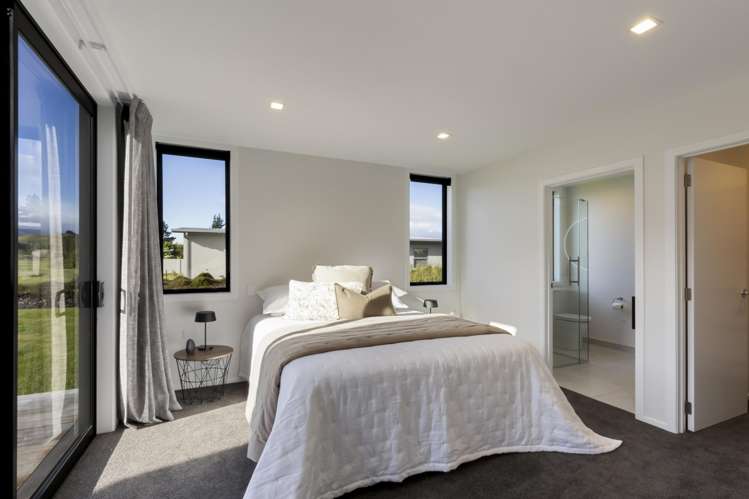 31 Magnum Drive Cromwell_19