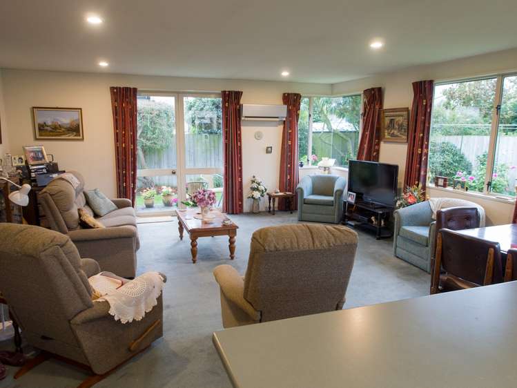 155 Pages Road Marchwiel_6