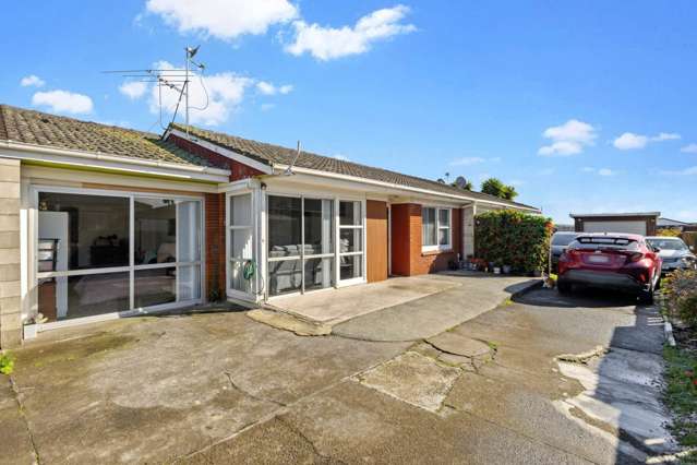 2-Bedroom Brick & Tile Home in Papatoetoe!