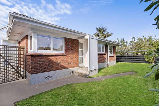 Superb Real Estate - Brick & Tile End End Unit!