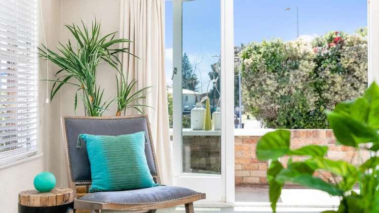 90 Oceanview Road 11229_1