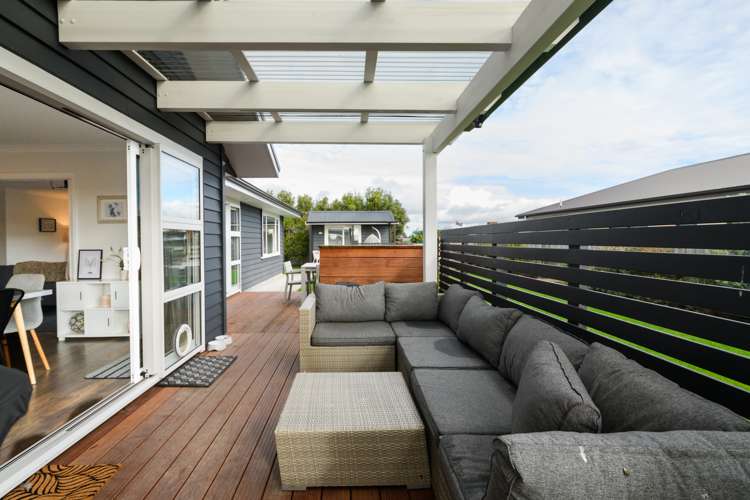 7 Roots Street East Feilding_25