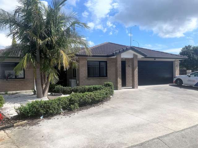 Extremely Low Maintenance & Handy Location