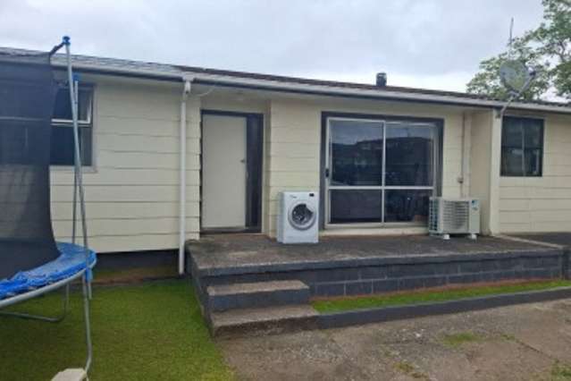 Bright, Easy Living in a Quiet Temple View Location