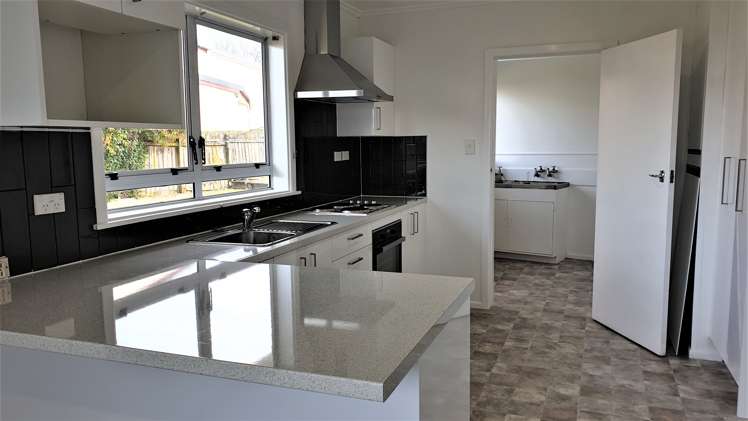 5a Tirimoana Road Te Atatu South_1