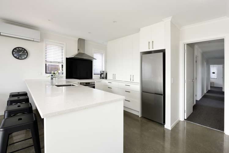 76 Malone Crescent Richmond_9