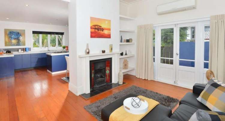 8 Seaview Road 11640_1