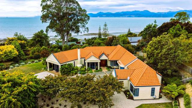 Elevated Living In Ruby Bay with Tasman Bay Views