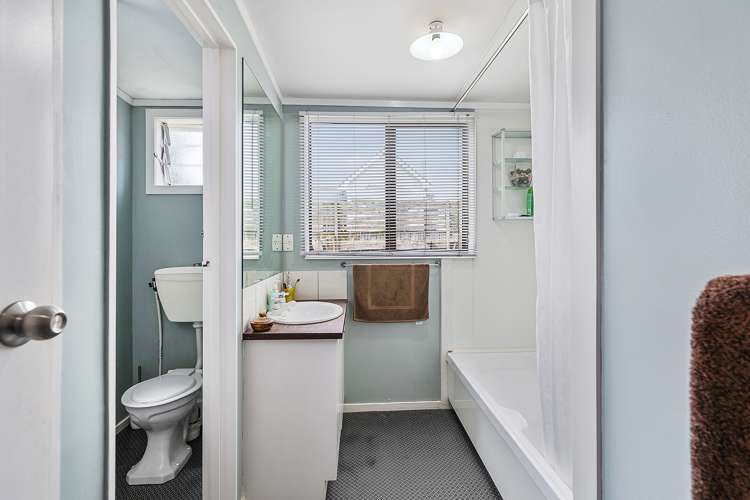 19 Main Road Titahi Bay_13