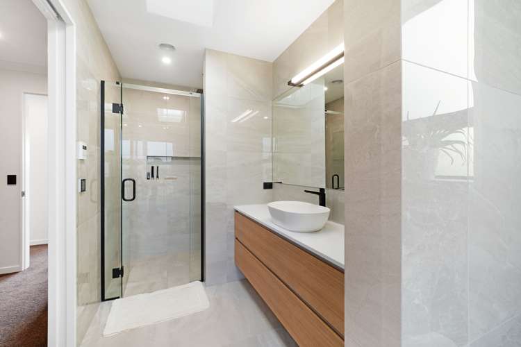 5 Carnaveron Drive Lincoln_17