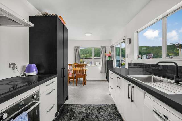 8 Hastings Grove Wainuiomata_4