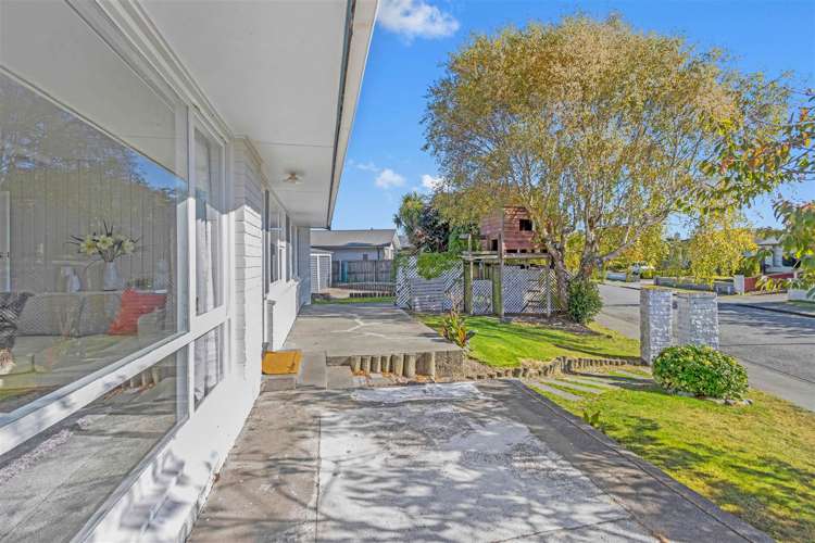 37 Kathleen Crescent Hornby_14