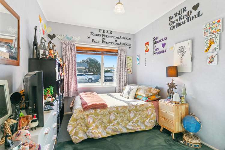 93 Apu Crescent Lyall Bay_7