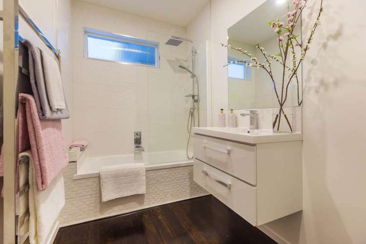 36 Royal View Road Te Atatu South_13