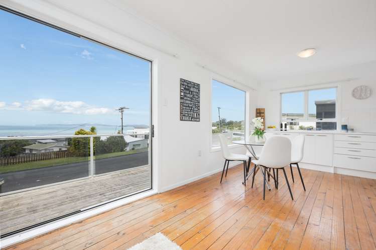 9 Piccadilly Circus Snells Beach_6