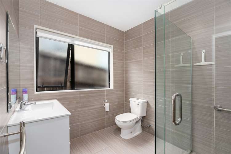 23 Midhurst Avenue Henderson_15