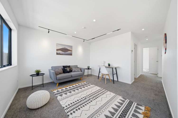 2/2 Halswell Street Mangere East_12