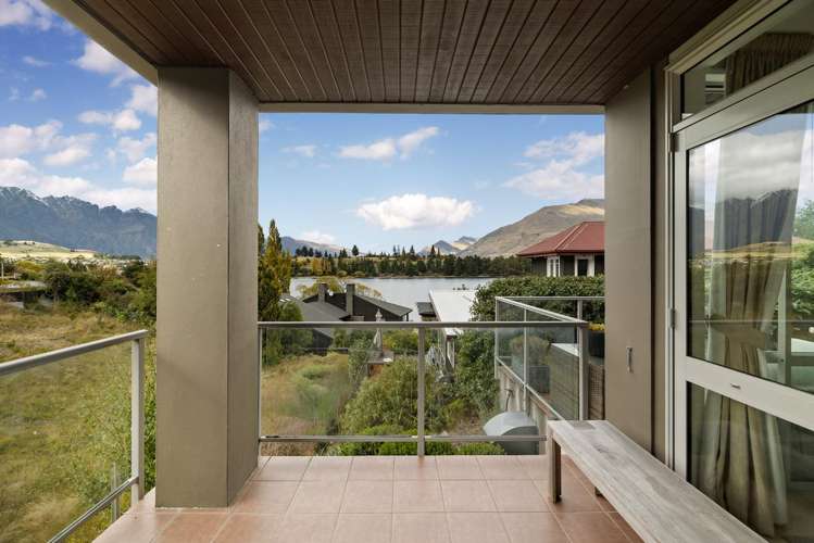 2/23 Adelaide Street_4