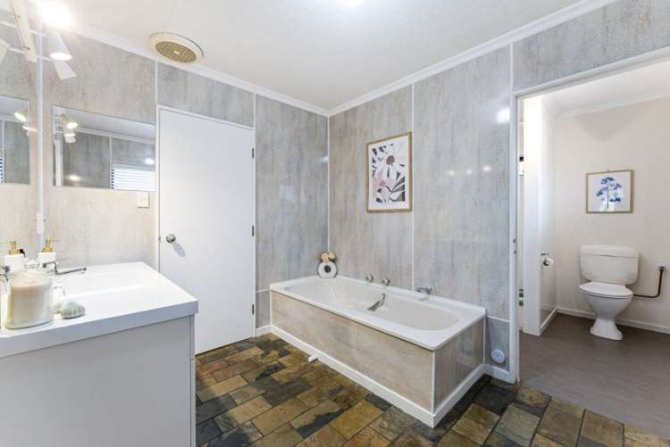 2/62A Tipahi Street Nelson South_19